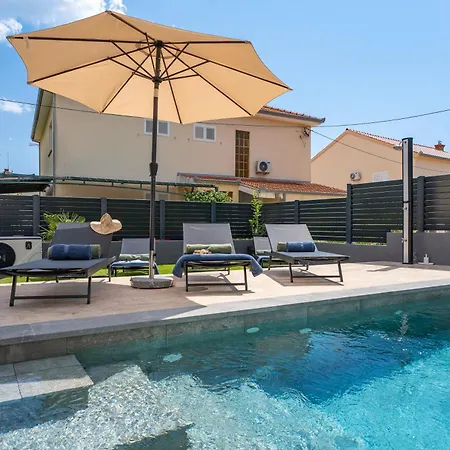 Ewala Nyaraló Trogir